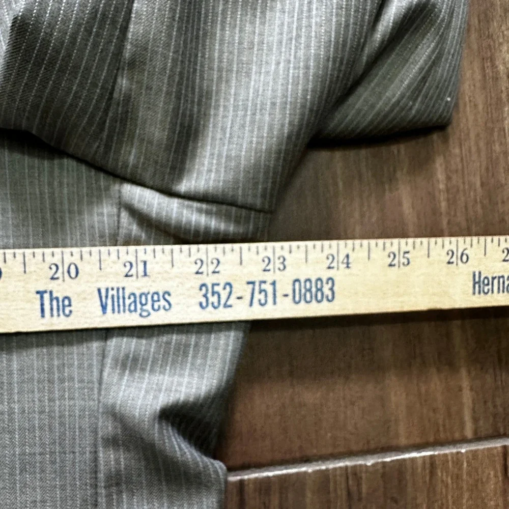 Jos A Bank Gordon Suit Mens 43R 37W Grey Pinstripe 100% Wool 2 Button Pleated